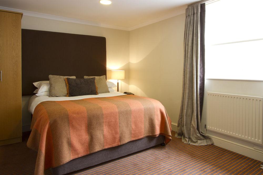 Gorse Hill Hotel Woking Esterno foto
