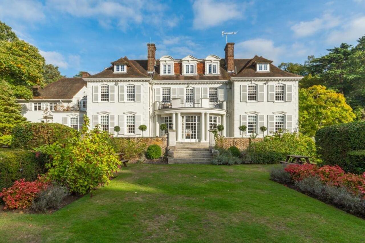 Gorse Hill Hotel Woking Esterno foto
