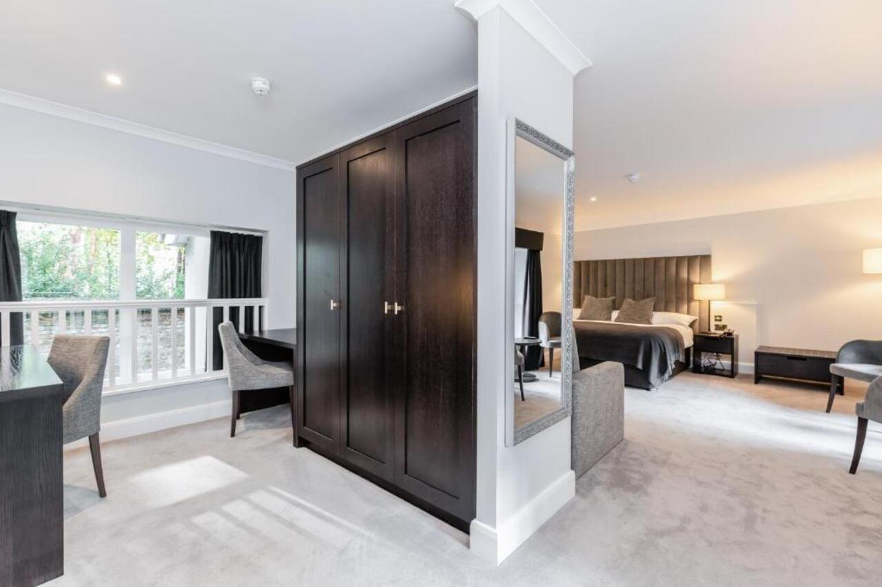 Gorse Hill Hotel Woking Esterno foto