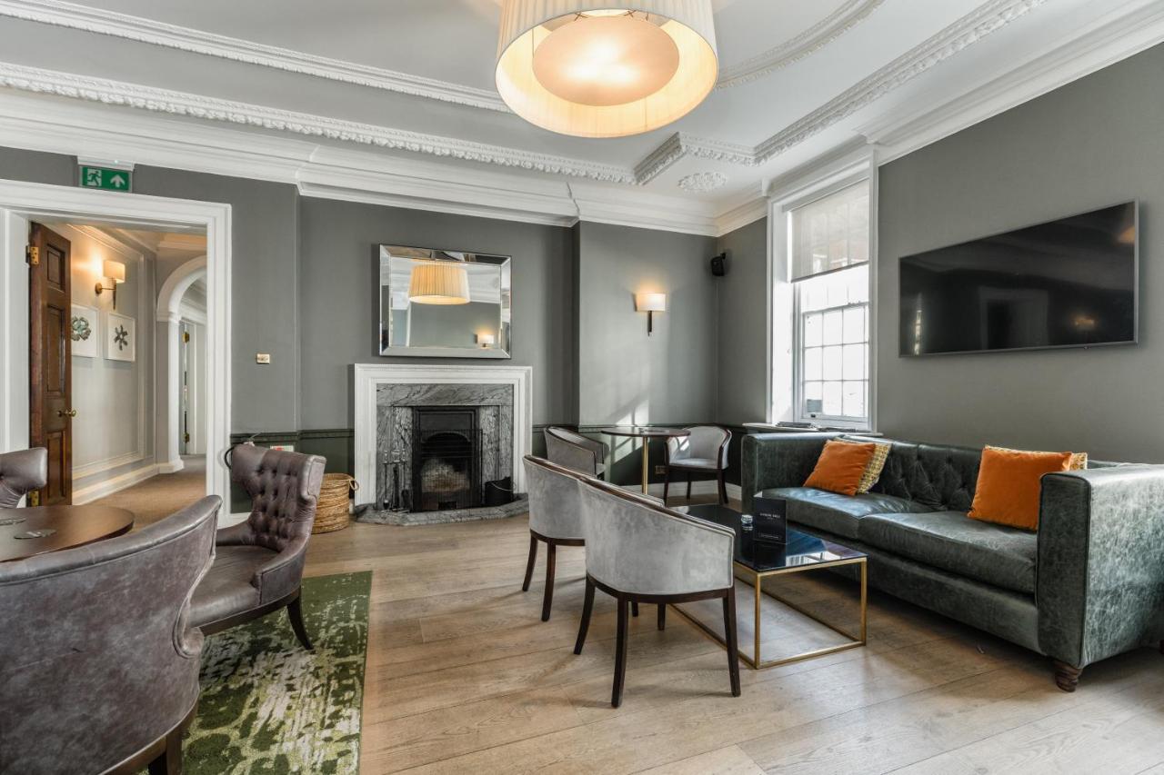 Gorse Hill Hotel Woking Esterno foto