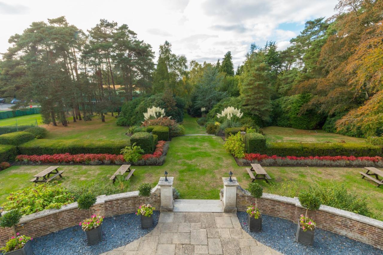 Gorse Hill Hotel Woking Esterno foto