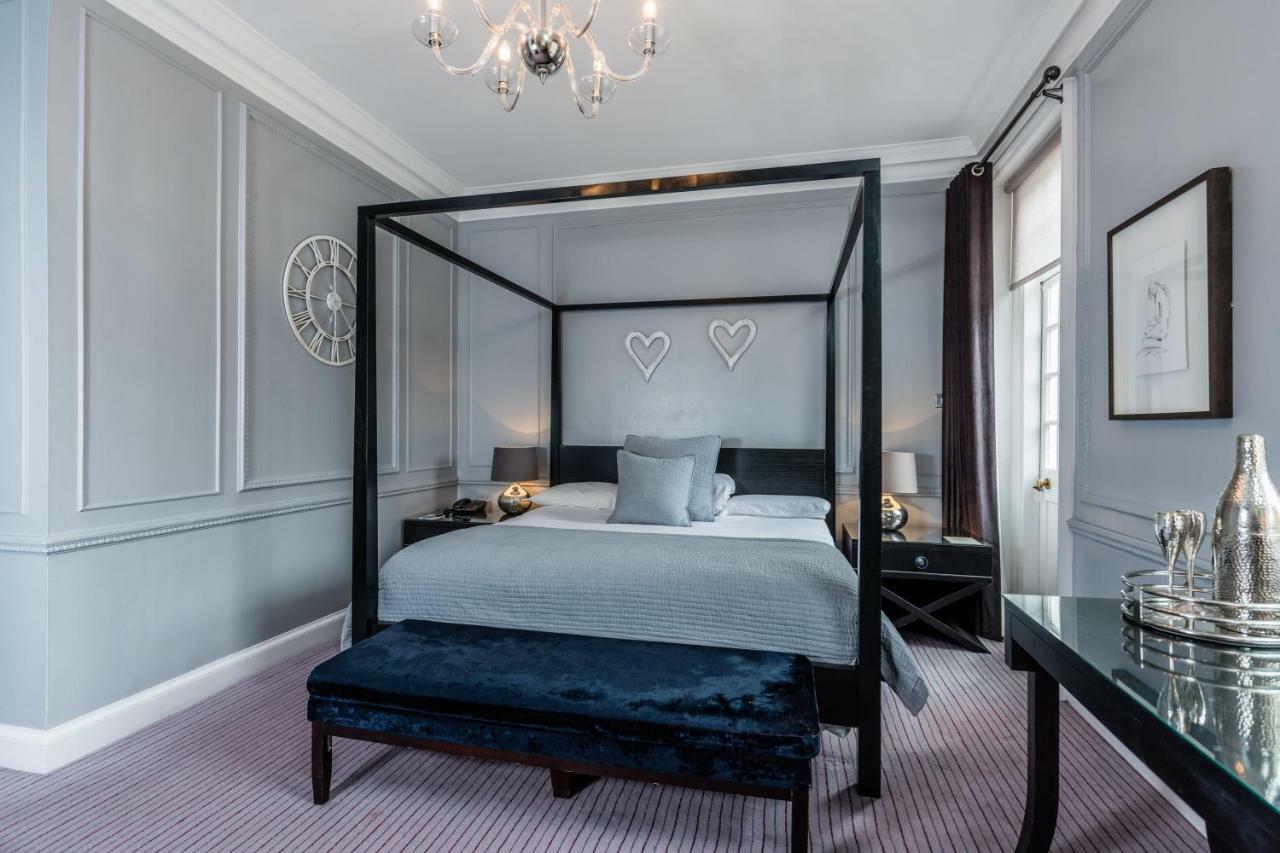 Gorse Hill Hotel Woking Esterno foto