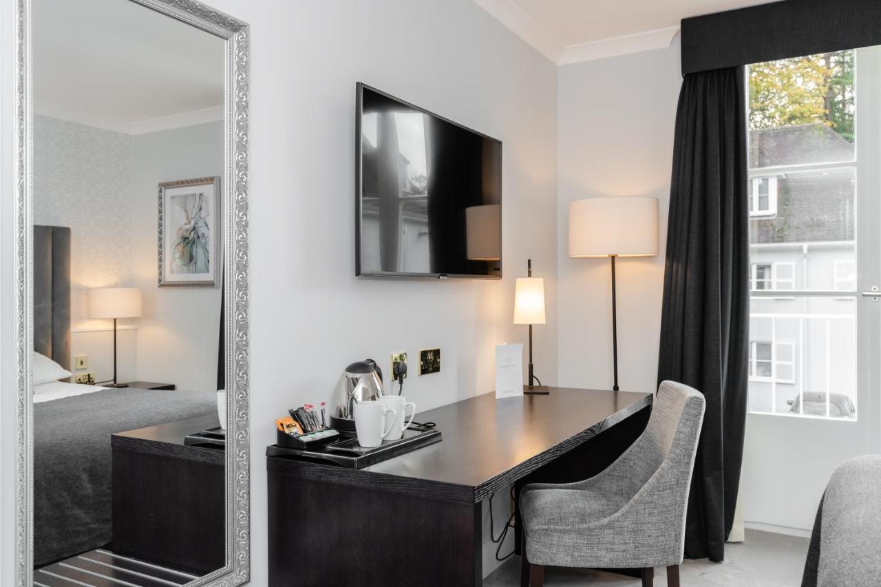Gorse Hill Hotel Woking Esterno foto