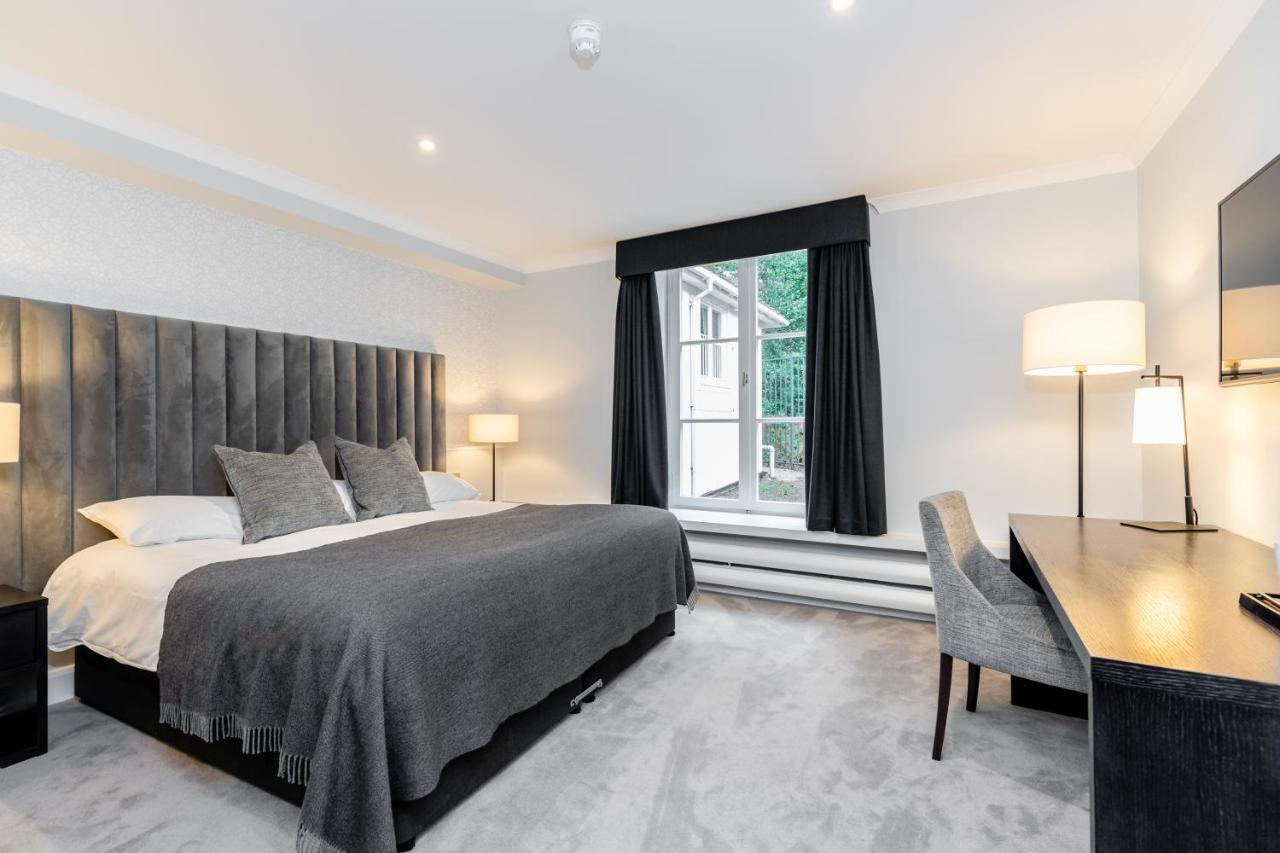 Gorse Hill Hotel Woking Esterno foto