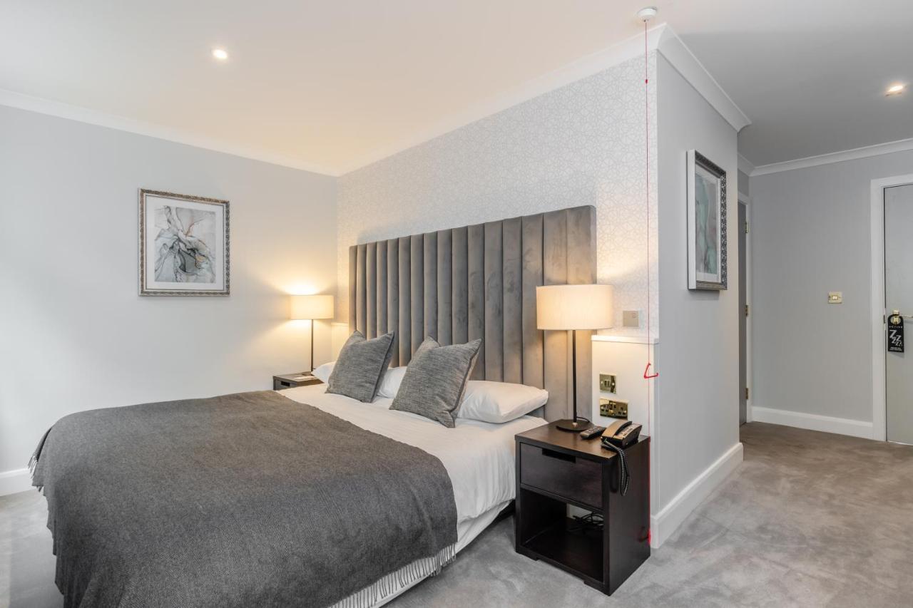 Gorse Hill Hotel Woking Esterno foto