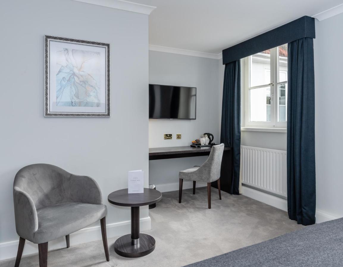 Gorse Hill Hotel Woking Esterno foto
