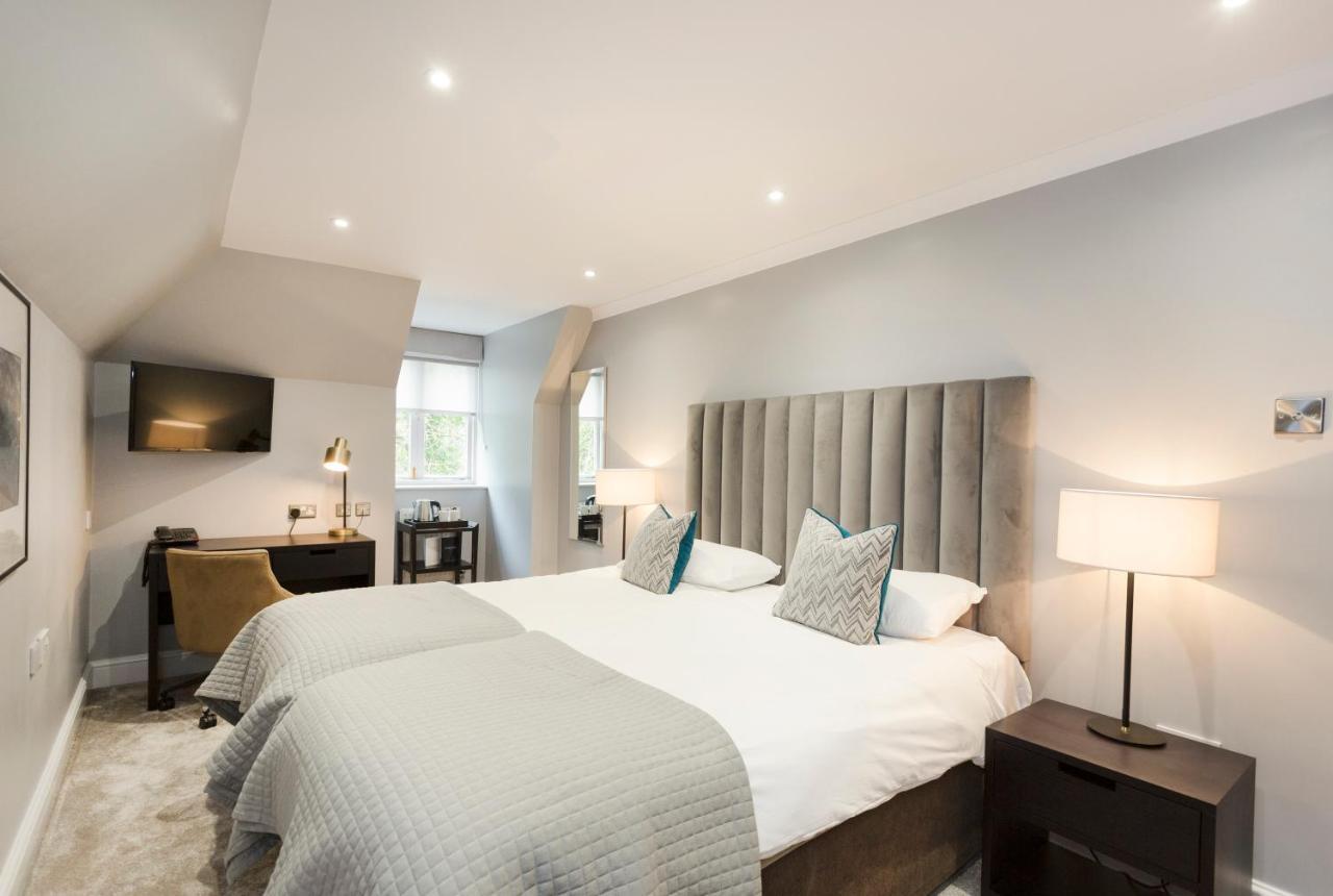 Gorse Hill Hotel Woking Esterno foto